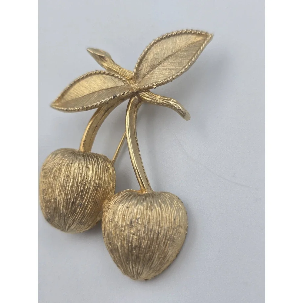 Vintage Sarah Coventry Gold‎ Tone Textured Cherry Leaves Brooch Pin